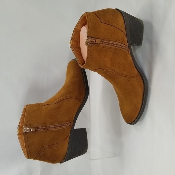 Soda SZ 6.5 Rowley Ankle Boots Booties Faux Suede Western Fringe Camel Brown - Picture 3 of 10